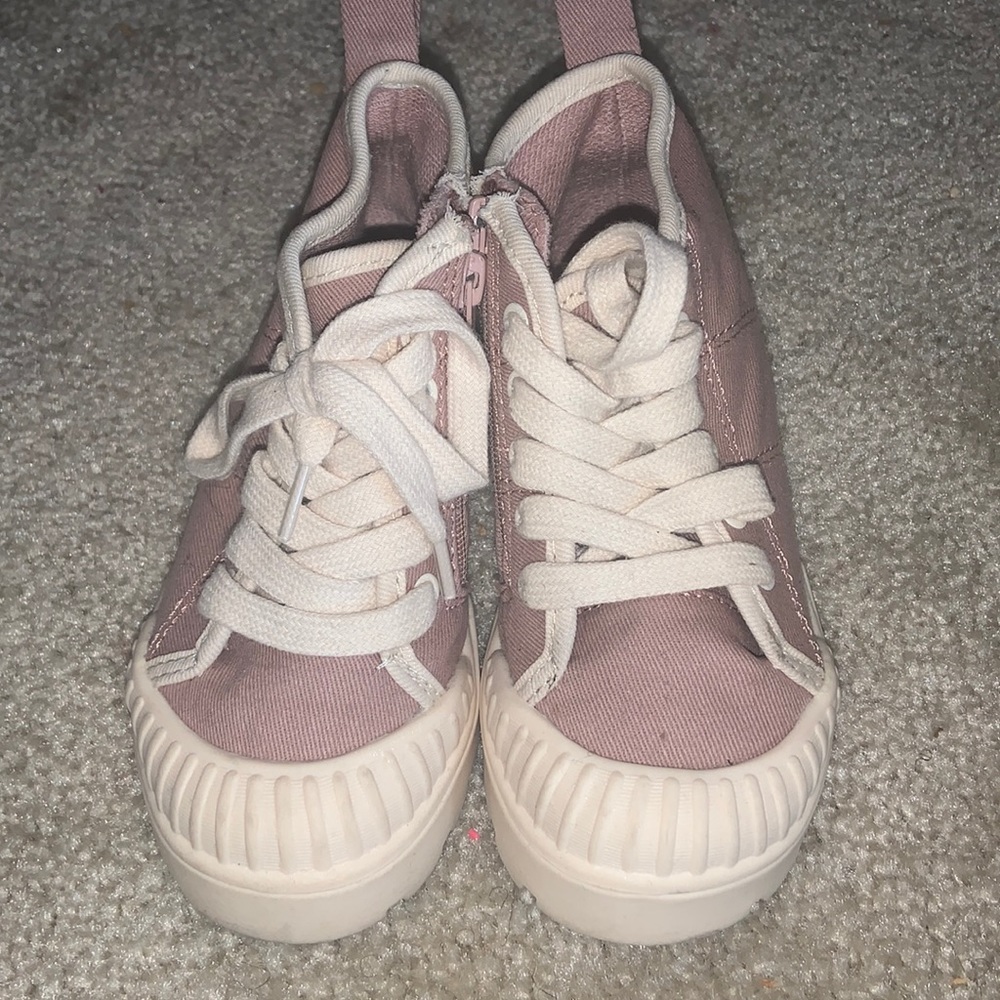 Little girl sneaker
